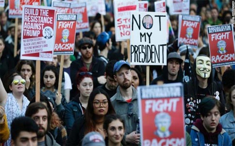 美国爆发抗议游行 拒绝特朗普当选美国总统